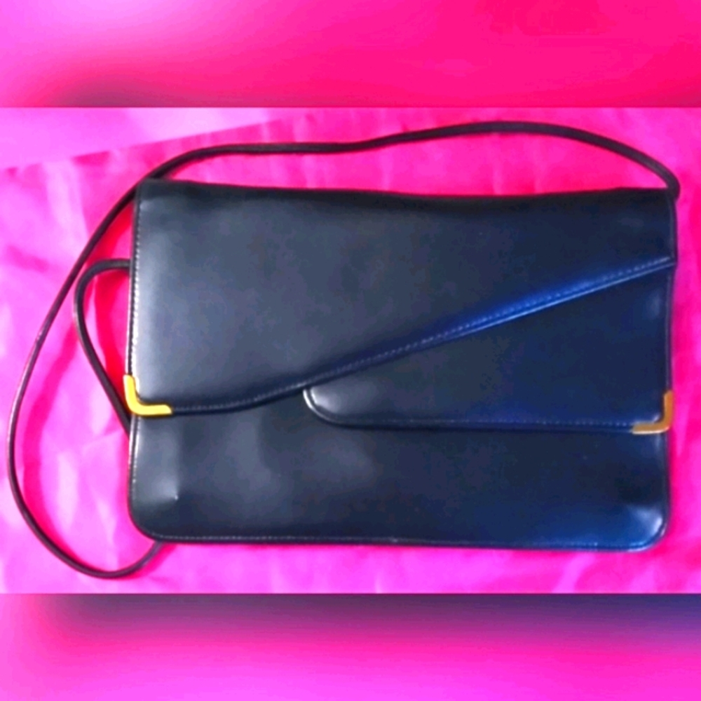 Blue Purse w/Flap Closure, Zipper, & Snap